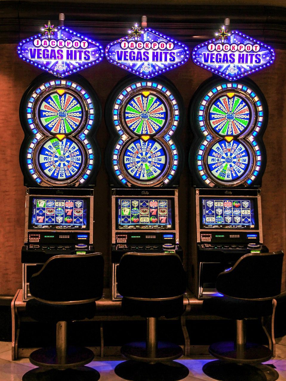 Here are 7 of the biggest gambling wins in history: $39.7M at Excalibur Casino, Las Vegas (2003): A 25-year-old software engineer won the biggest Vegas jackpot ever, hitting it big on the Megabucks slot machine after betting $100. $34.9M at Desert Inn, Las Vegas (2000): Cynthia Jay Brennan, a cocktail waitress, won big on Megabucks, but tragedy struck soon after, leaving her paralyzed in a car accident. $27.6M at Palace Station, Las Vegas (1998): A retired flight attendant won a huge Megabucks jackpot after spending $300, adding to her earlier $680K win. $22M at MGM Grand, Las Vegas: Media magnate Kerry Packer won $40M from a $250K deposit but also famously lost £15M in London. €17.8M ($20.1M) PAF Online Casino (2013): A Finnish player hit the largest online jackpot ever on the Mega Fortune slot, winning over $20M. $21.1M at Caesars Palace, Las Vegas (1999): A business consultant won big on his very first $10 spin on the Megabucks machine. $1.76B Powerball, California (2023): The largest ever win, a California resident won the lottery with odds of 1 in 292.2 million, choosing between 30 years of payments or a lump sum of $774.1M. Image